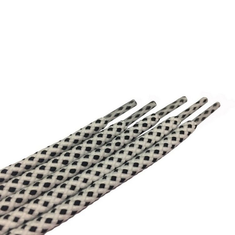 Шнурки облегченные с запаянными концами цв белый пунктир черный 120см (уп 50пар) 318006 фото